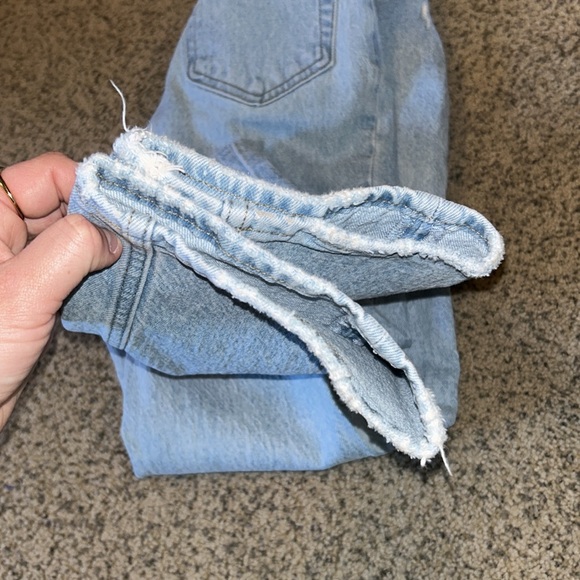 Abercrombie and Fitch, the 90s Street ultra high-rise - Picture 11 of 13